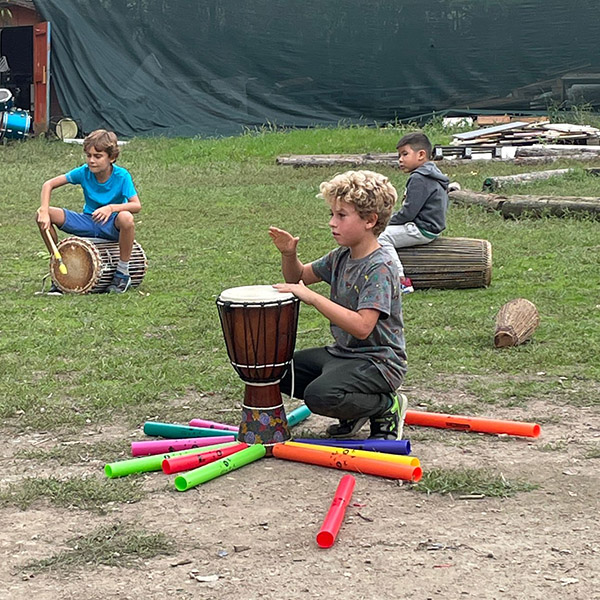 bambino-disabile-sindrome-down-percussioni-comunicazione-healing-drum-circle-andrea-vittorio-sirtori-buonoperlogica-2